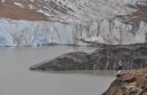Um condor observa a Laguna Torre, no Parque Nacional Los Glaciares, perto de El Chaltén, na Argentina